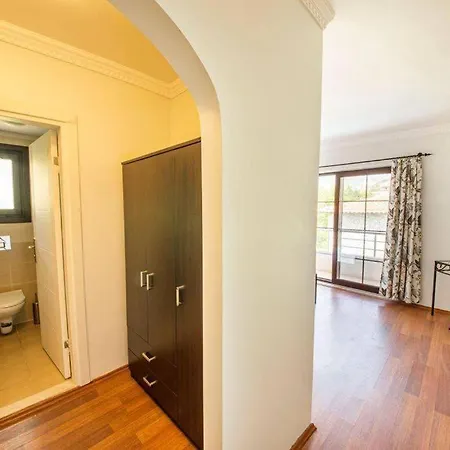 Sleeps 8, Luxury With Private Pool - Awz 247 *
