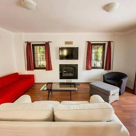 Sleeps 8, Luxury With Private Pool - Awz 247